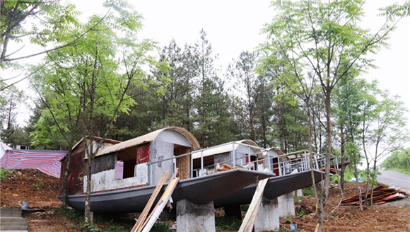 正在修建的歧山草原漁船。通訊員 洪琳 攝