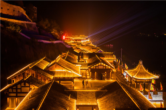 三國印巷夜景。重慶江來集團供圖 華龍網(wǎng)發(fā)